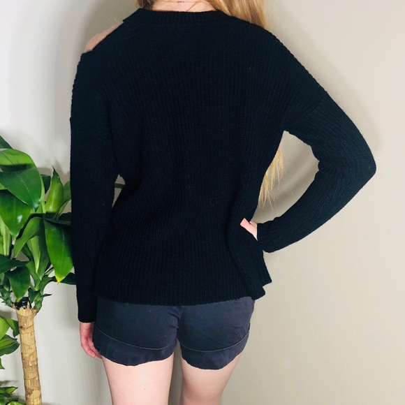 Black Cold shoulder RDI sweater - Picture 5 of 7